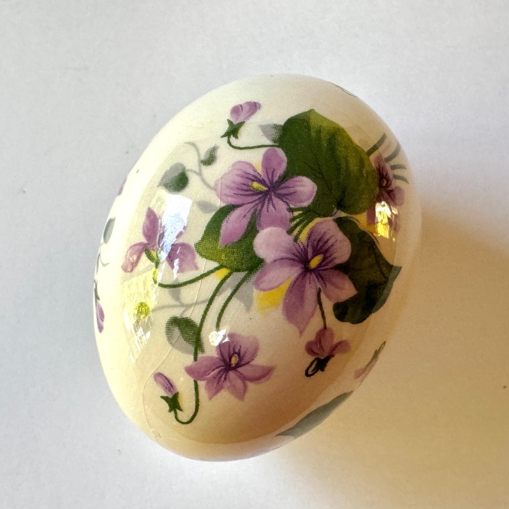 FREE when bundled: Ceramic Egg w/ Violets